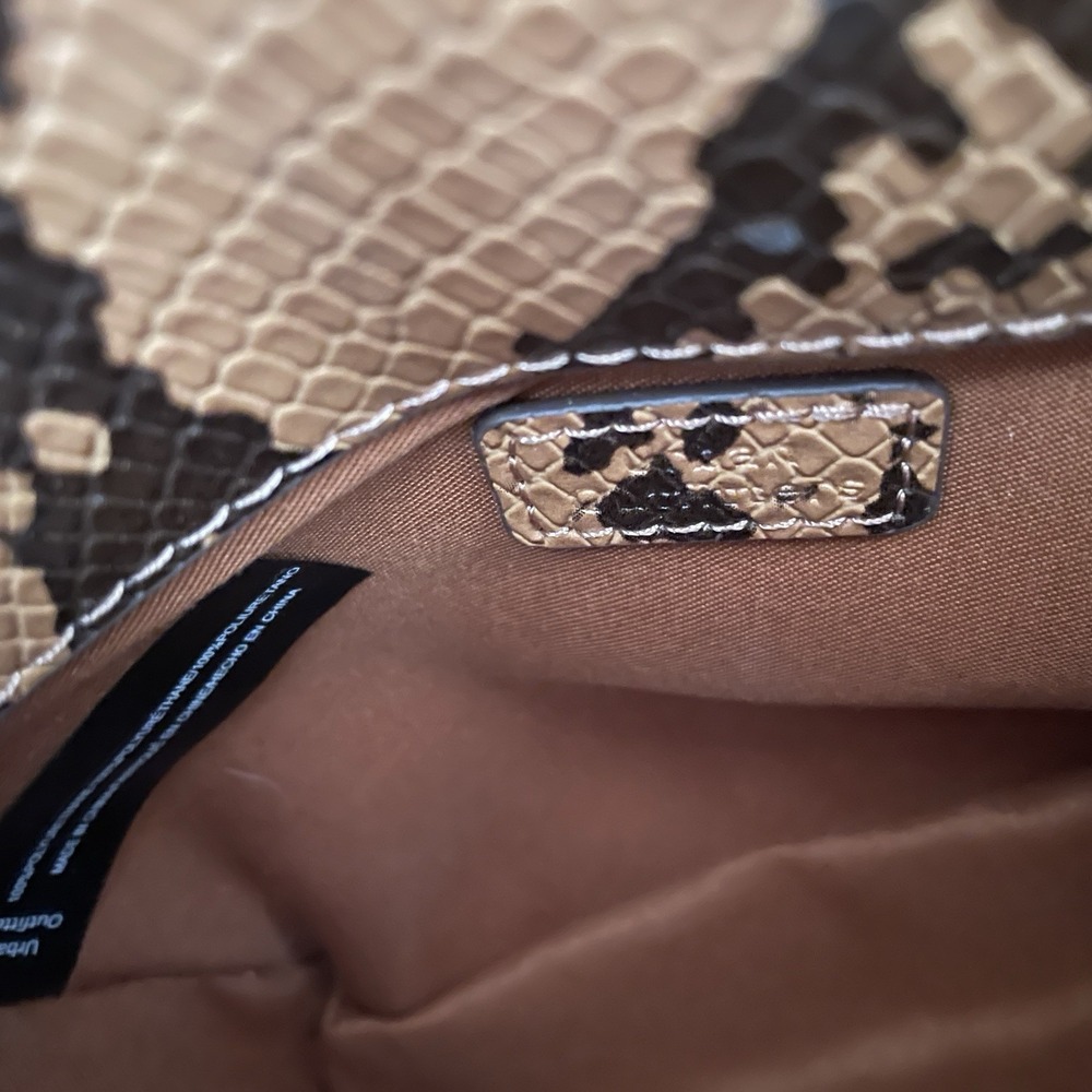 URBAN OUTFITTERS Brown Faux Snake Skin Shoulder Crossbody Bag Purse NWT - Picture 8 of 8